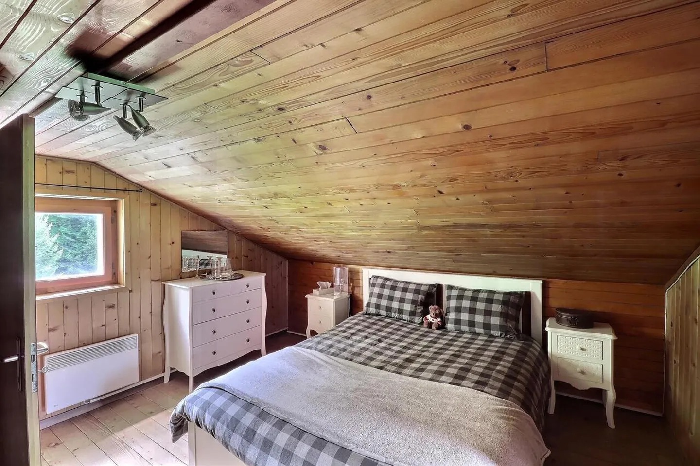A haven of tranquility facing Lake Gruyère? Individual chalet in La Berra - Photo 9 of 13