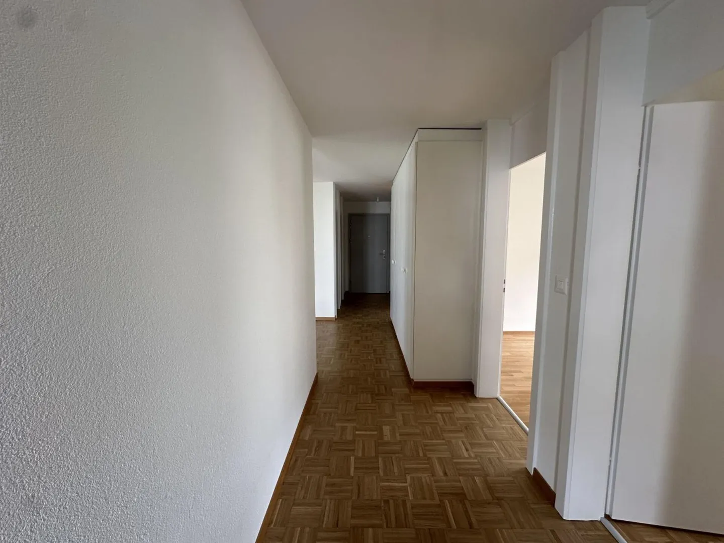Appartement spacieux avec balcon - Photo 3 sur 8