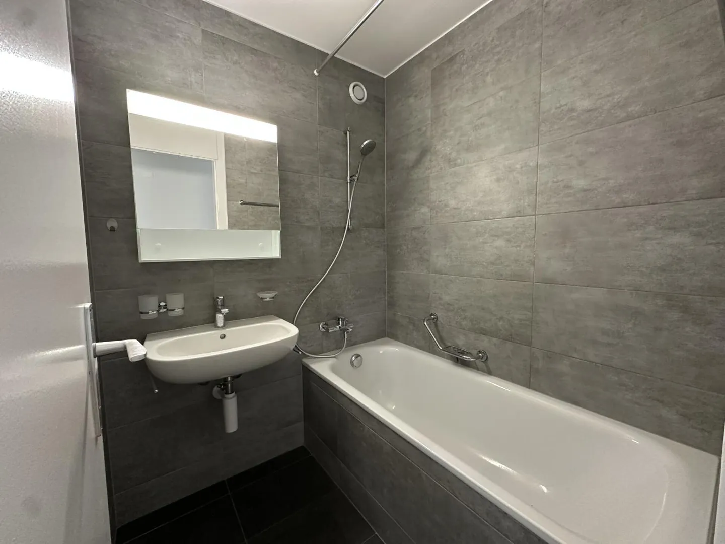 Appartement spacieux avec balcon - Photo 6 sur 8