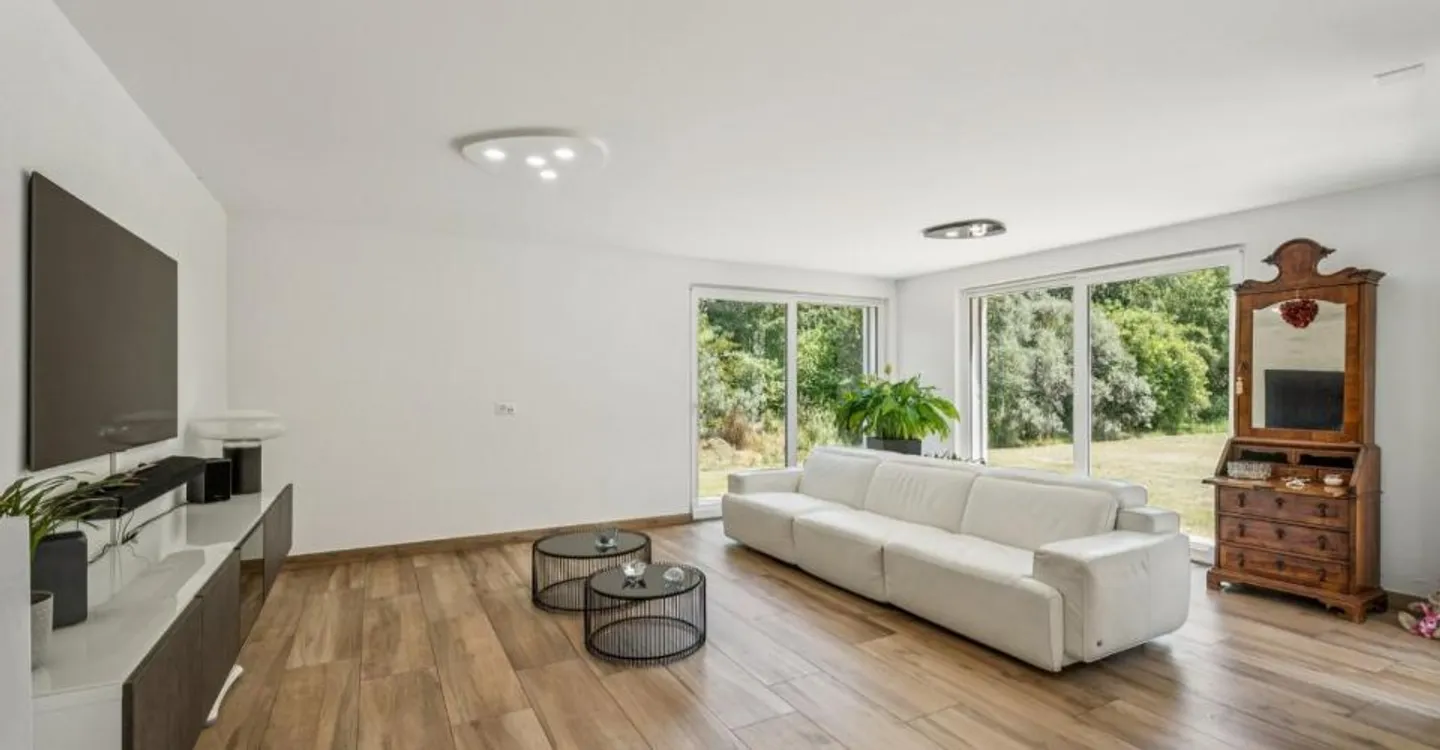 Zeitgenössisches Familienhaus mit großem Garten - Foto 1 von 10