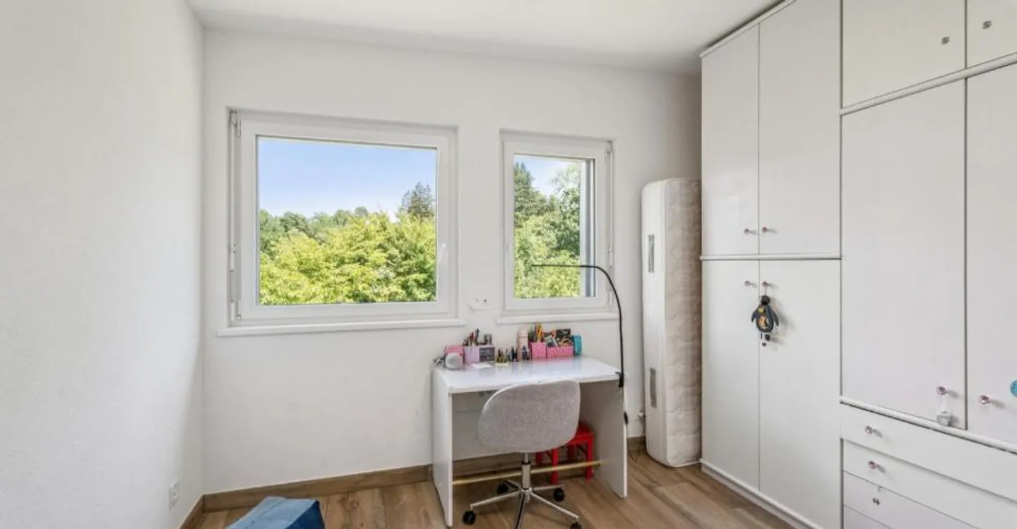 Zeitgenössisches Familienhaus mit großem Garten - Foto 8 von 10