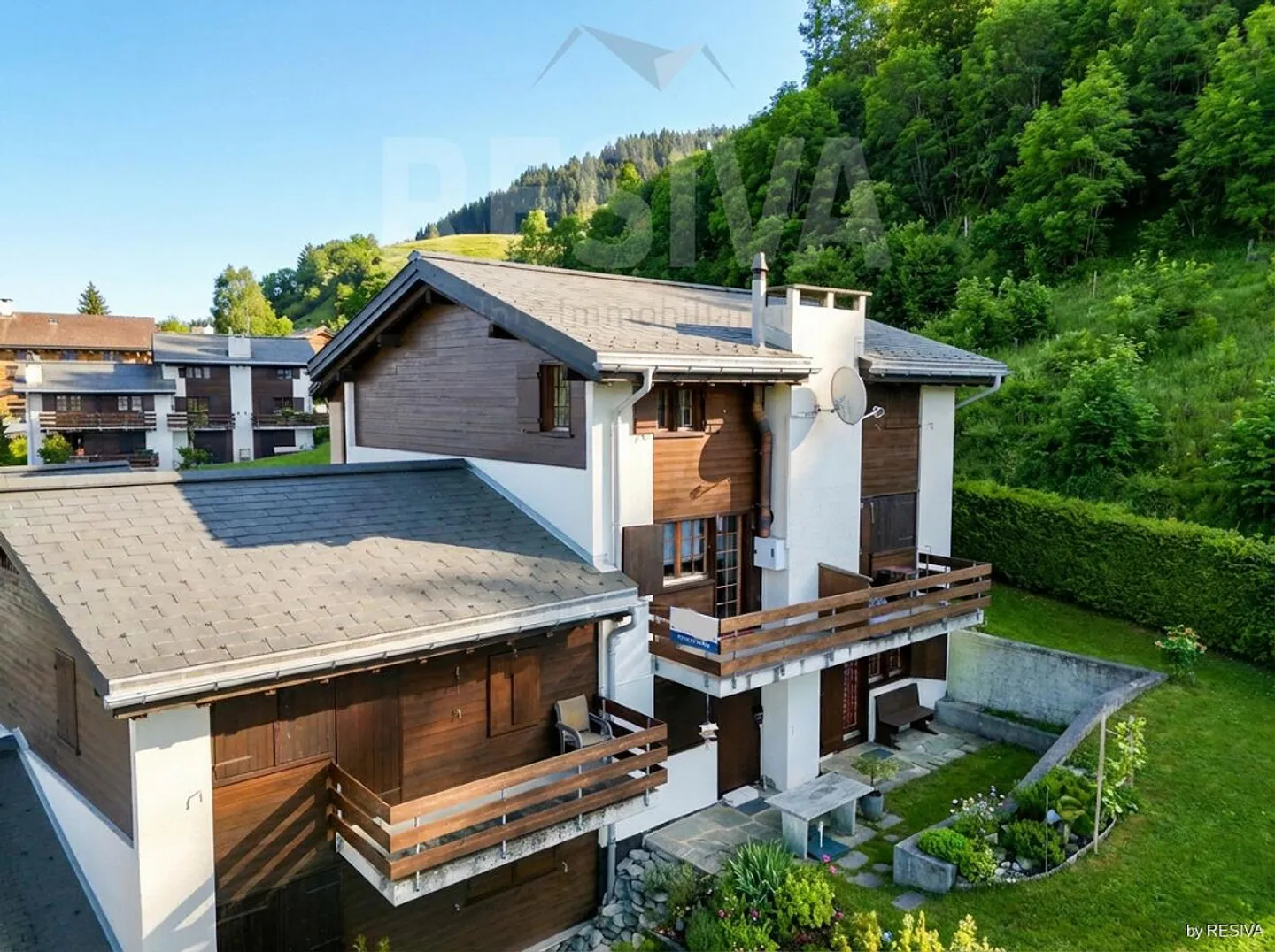 Appartamento duplex ristrutturato con balcone - elegante e centrale - Foto 1 di 34