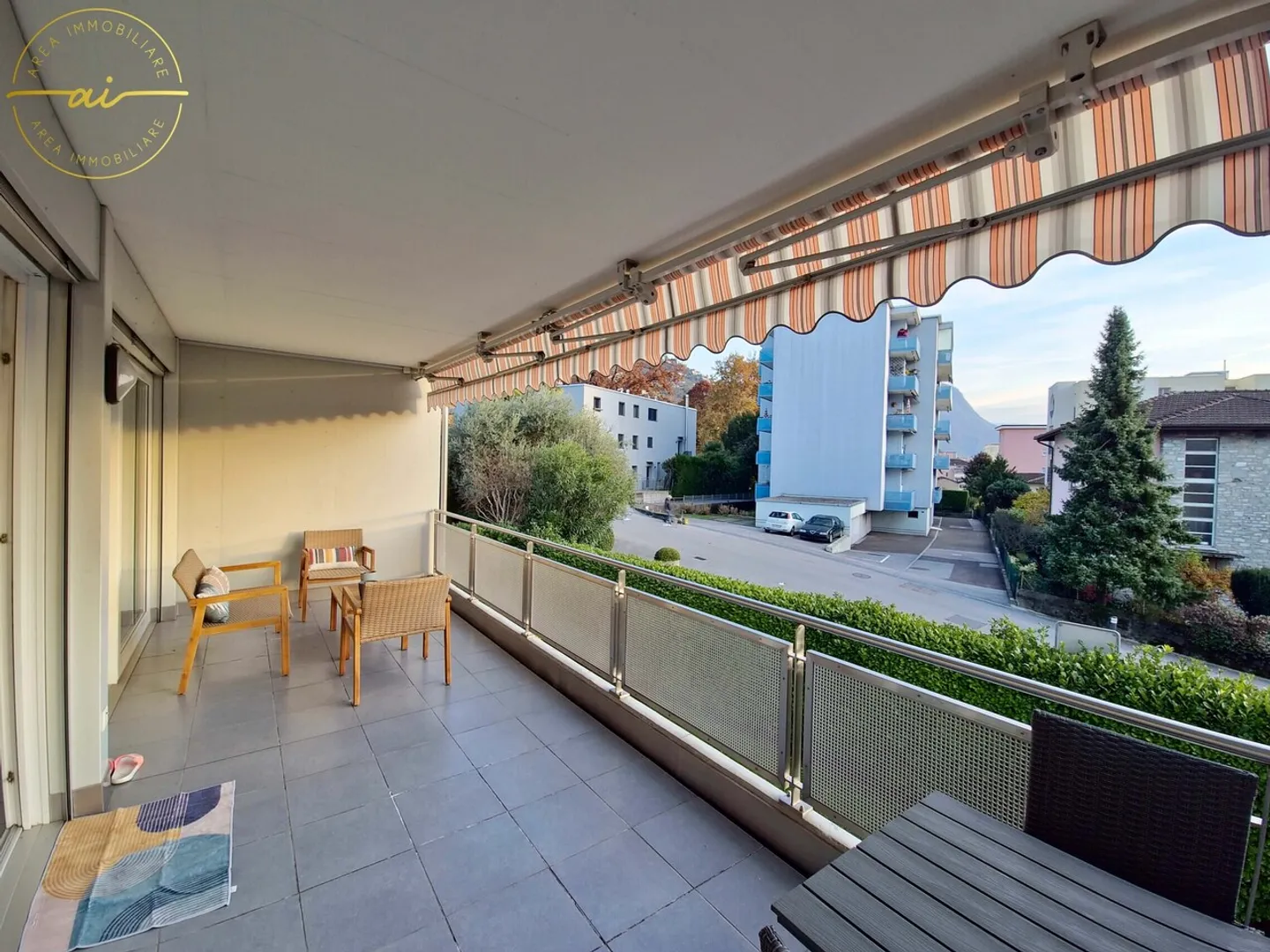 LUMINOSO APPARTAMENTO DI 3.5 LOCALI CON VISTA APERTA - Foto 1 di 13