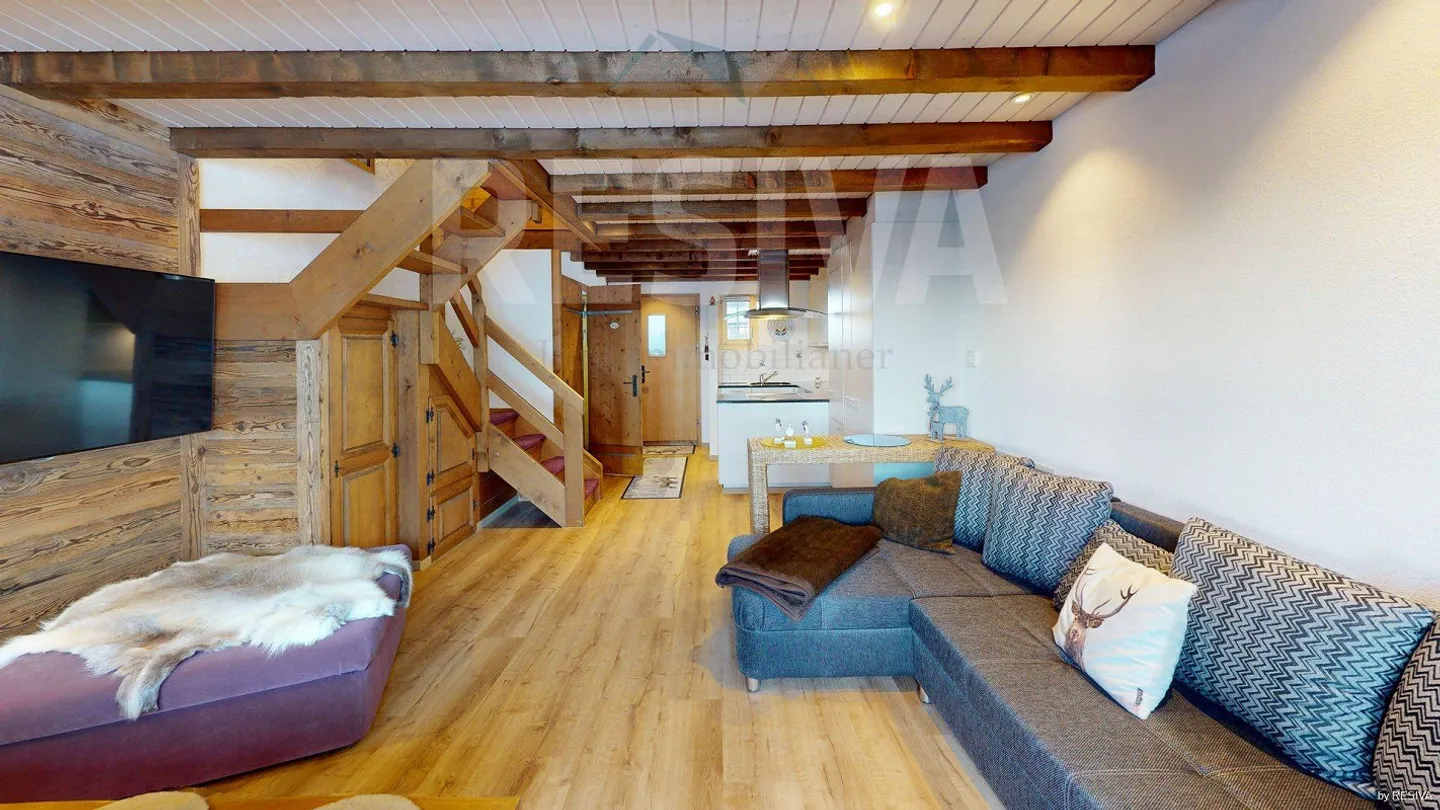 Appartamento duplex ristrutturato con balcone - elegante e centrale - Foto 13 di 34