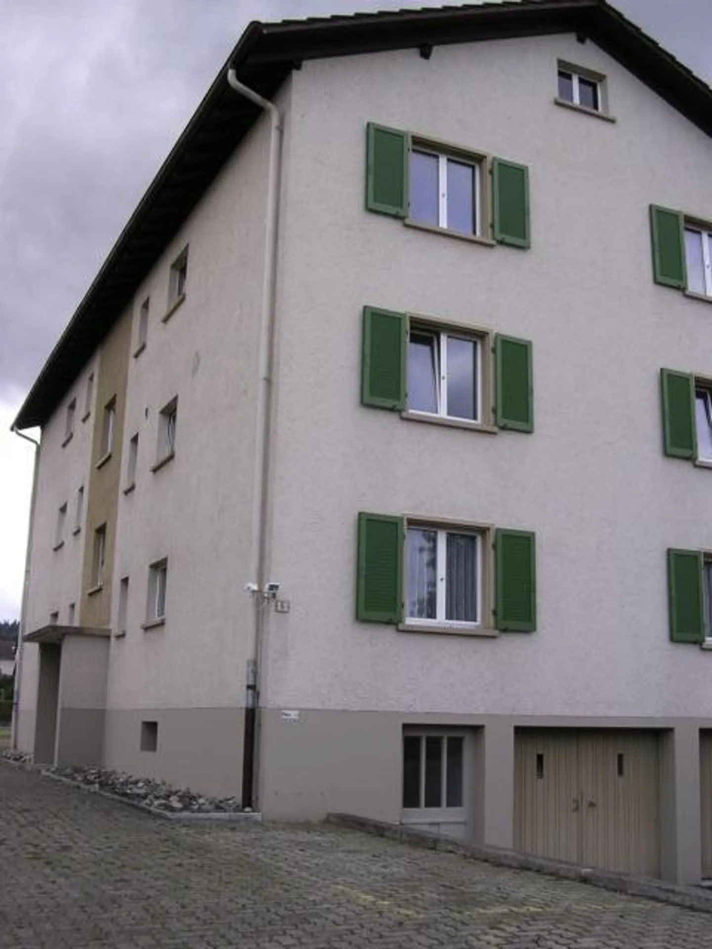Bright partially renovated 3-room apartment in Hunzenschwil! - Photo 1 of 6
