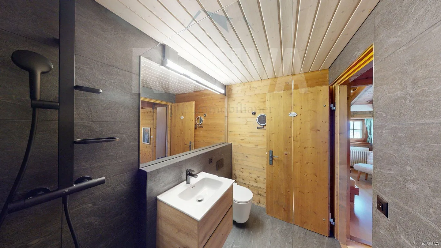 Appartamento duplex ristrutturato con balcone - elegante e centrale - Foto 30 di 34