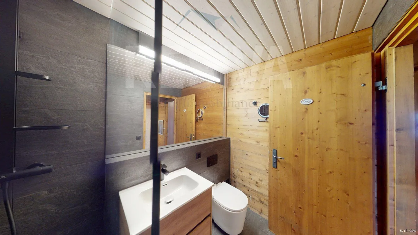 Appartamento duplex ristrutturato con balcone - elegante e centrale - Foto 31 di 34