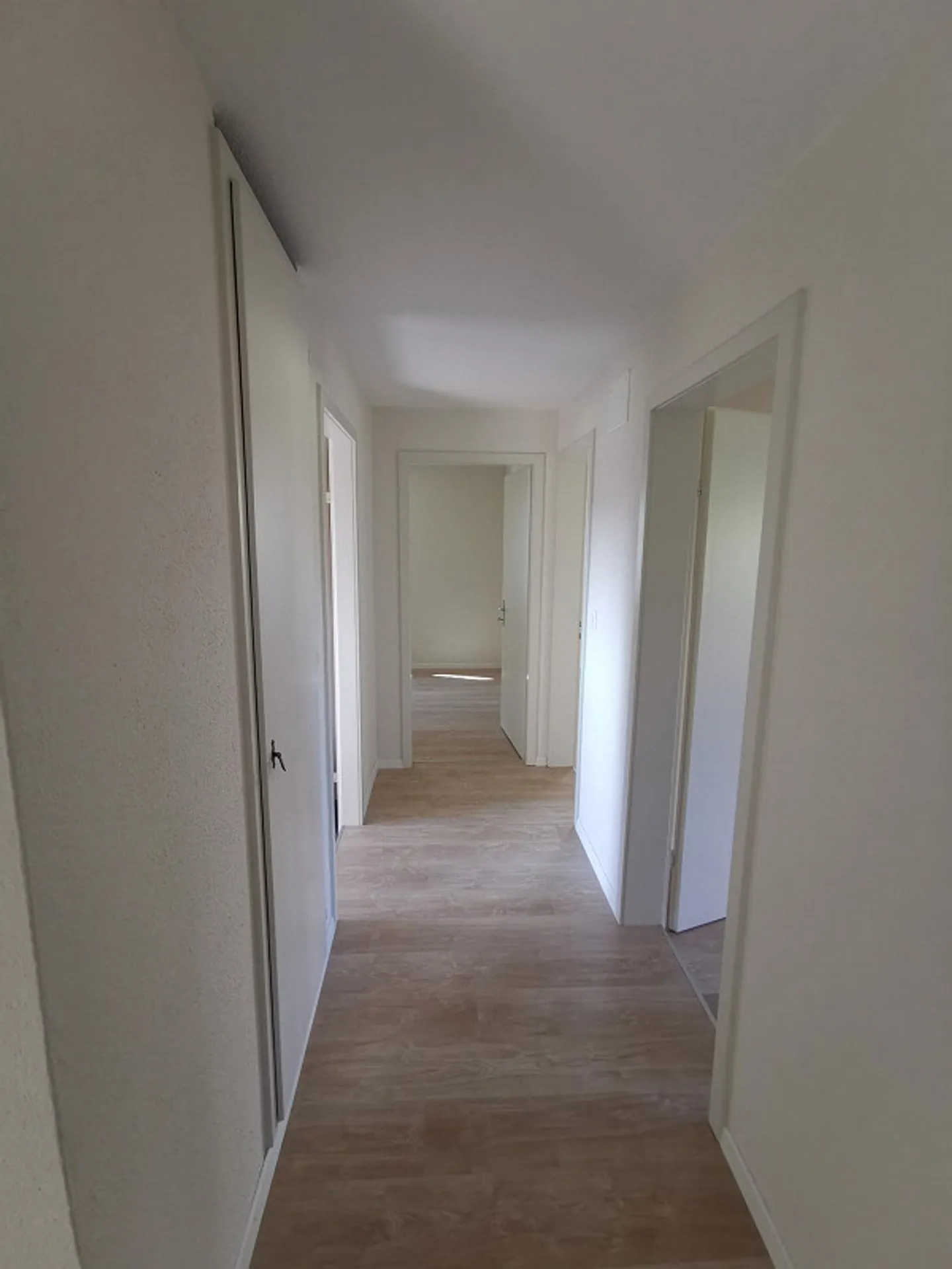 Bright partially renovated 3-room apartment in Hunzenschwil! - Photo 6 of 6