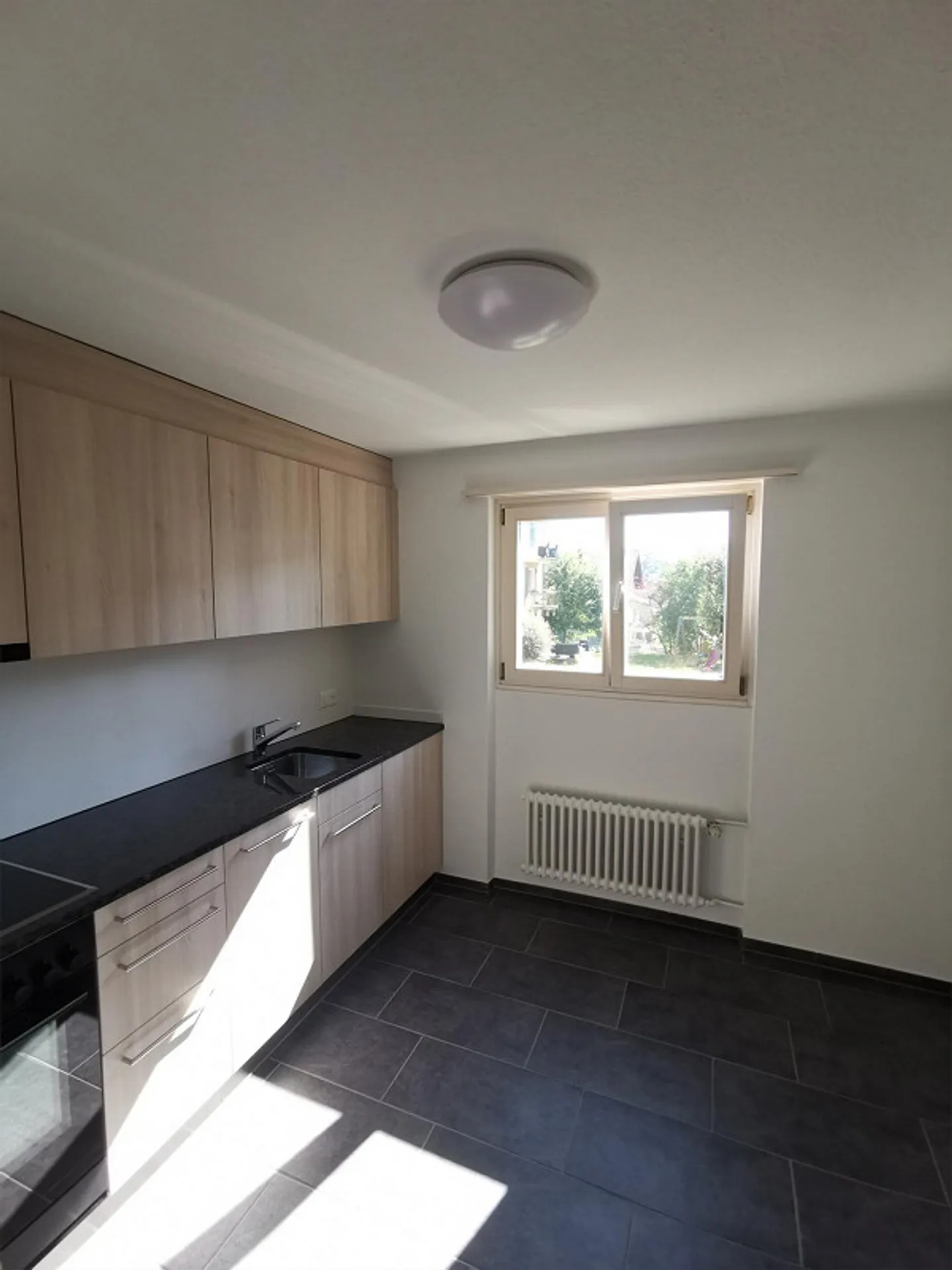 Bright partially renovated 3-room apartment in Hunzenschwil! - Photo 2 of 6