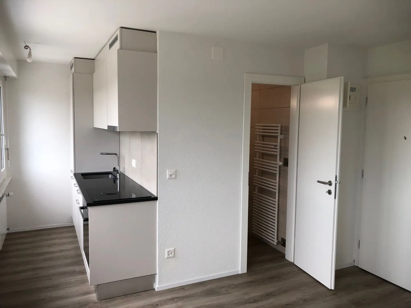 Schönes, komplett renoviertes Studio in ruhiger Lage - Foto 1 von 4