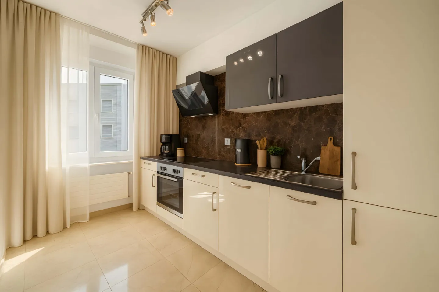 Luxury 4.5 Room Apartment - Photo 4 of 8