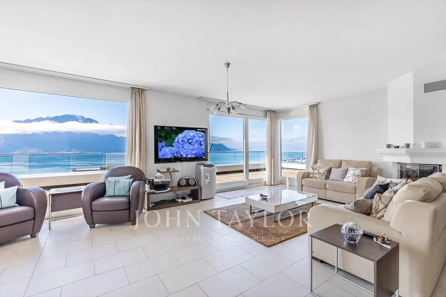 Attico di 180m2 con vista panoramica sul lago - Foto 2 di 8