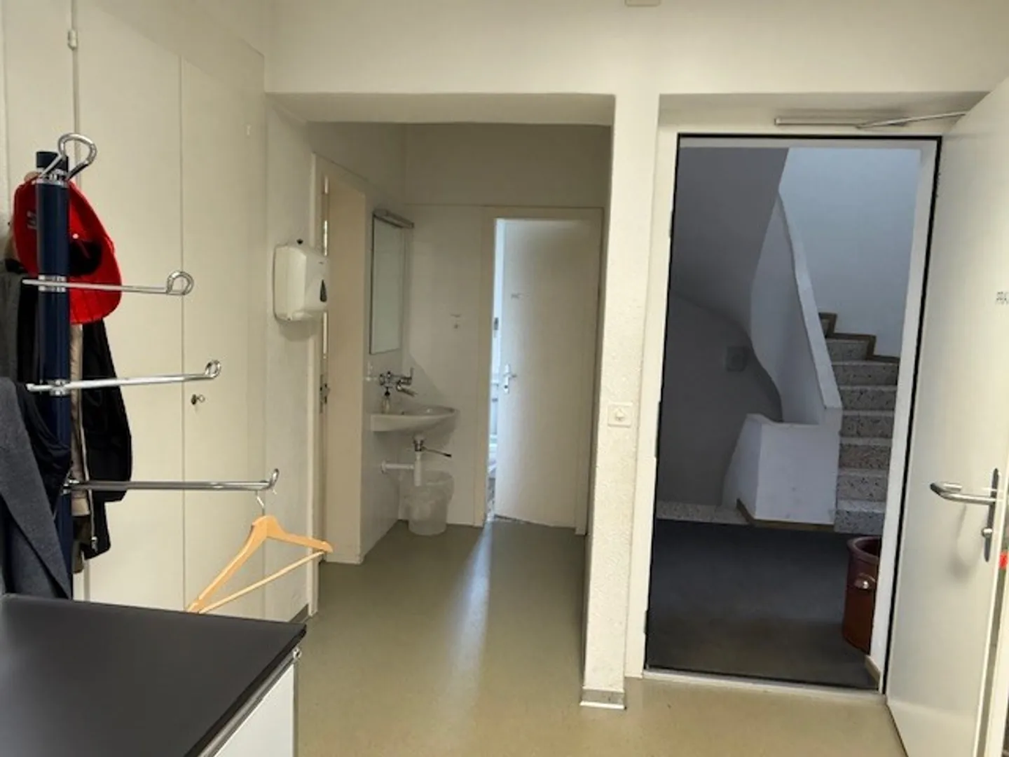 Central Commercial Space 220 m² - Photo 1 of 12