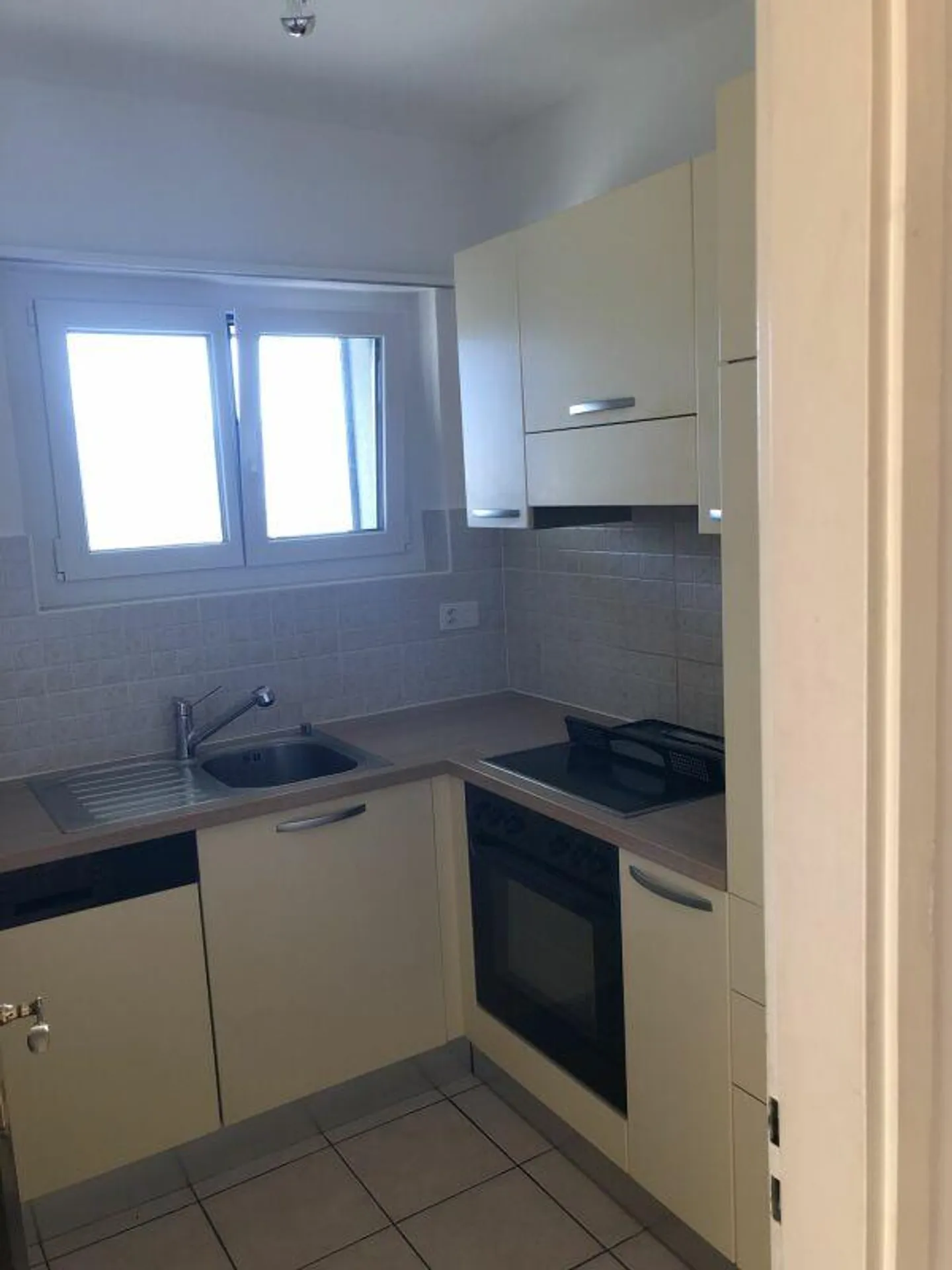 Spacious 2.5-room apartment - Photo 3 of 5