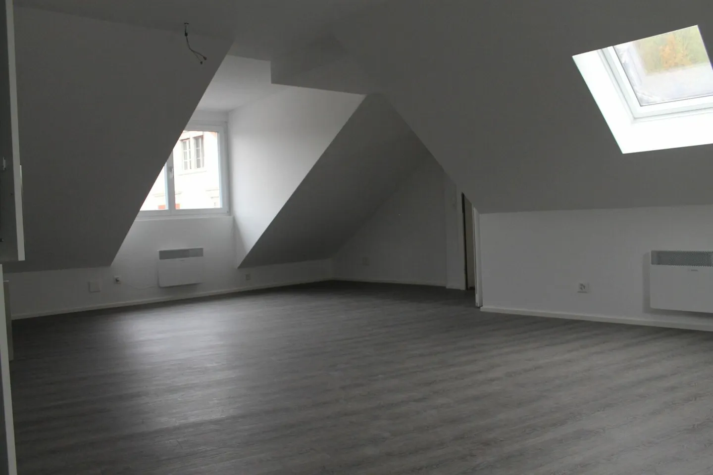 Appartement sous les combles de 2,5 pièces, rénové en 2022, à louer à Herisau - Photo 3 sur 8