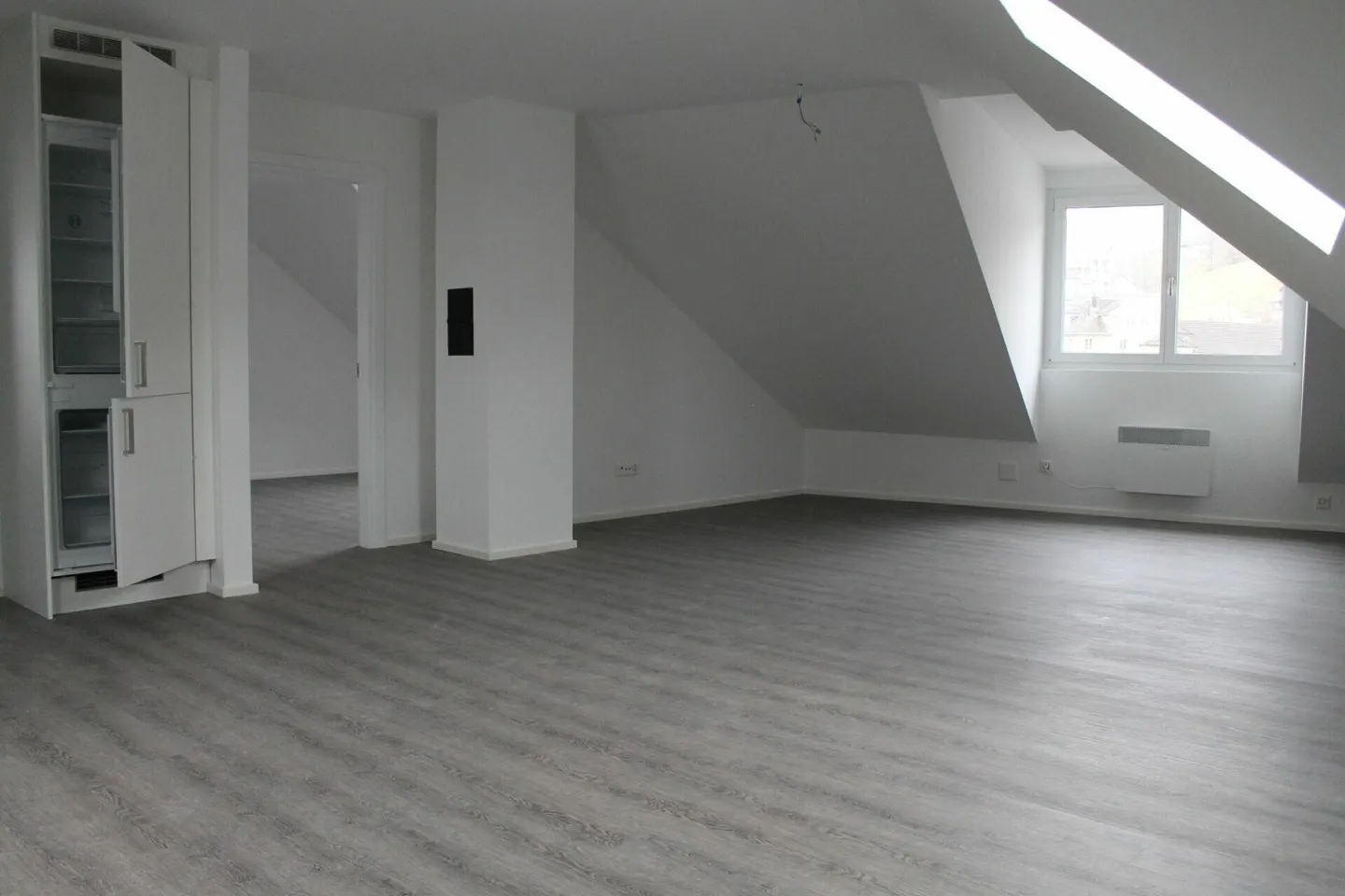 Appartement sous les combles de 2,5 pièces, rénové en 2022, à louer à Herisau - Photo 6 sur 8