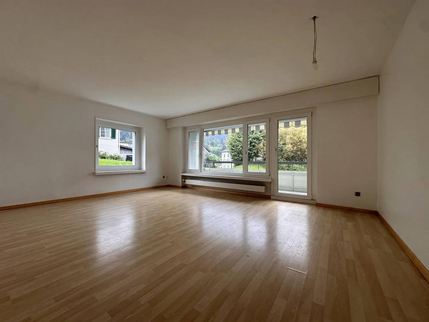 Charmante appartement de 4,5 pièces à Buehler avec balcon et parking - Photo 4 sur 9