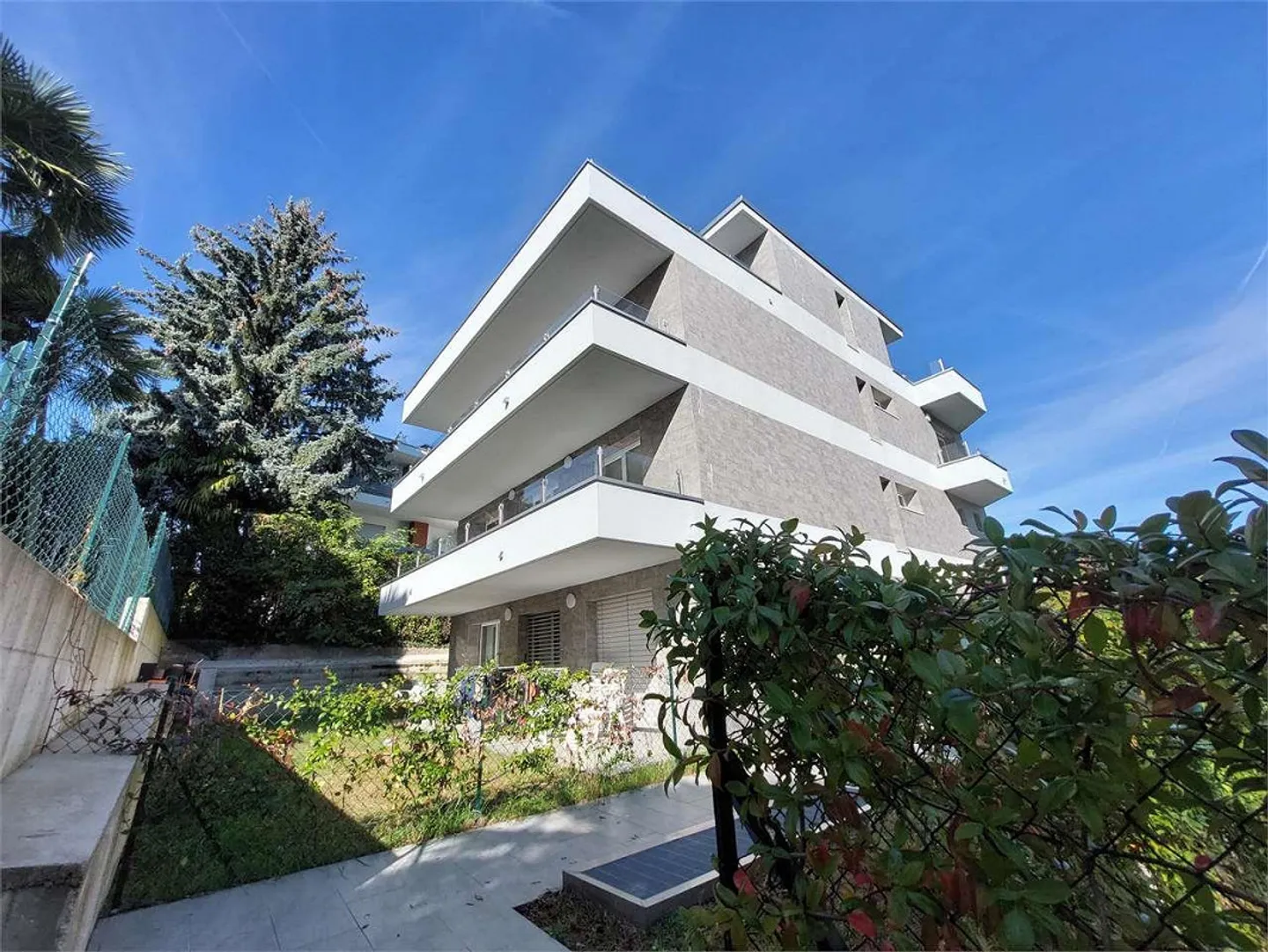 Ref. 2680_Gentilino, Duplex-Penthouse 3.5 Zimmer renoviert mit großen Terrassen - Foto 1 von 9