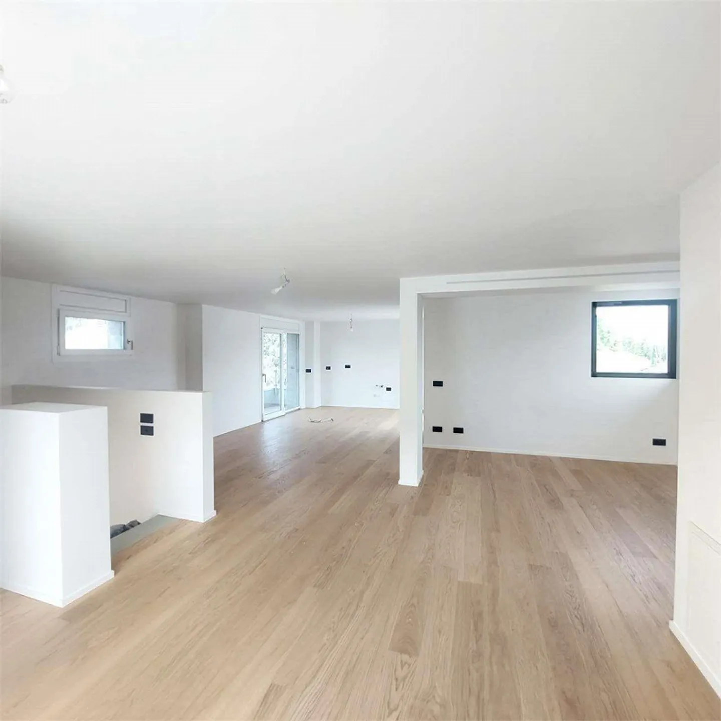 Ref. 2680_Gentilino, Duplex-Penthouse 3.5 Zimmer renoviert mit großen Terrassen - Foto 2 von 9