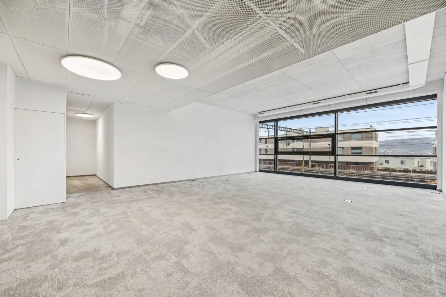 Spazio commerciale moderno in una posizione centrale - Foto 2 di 6