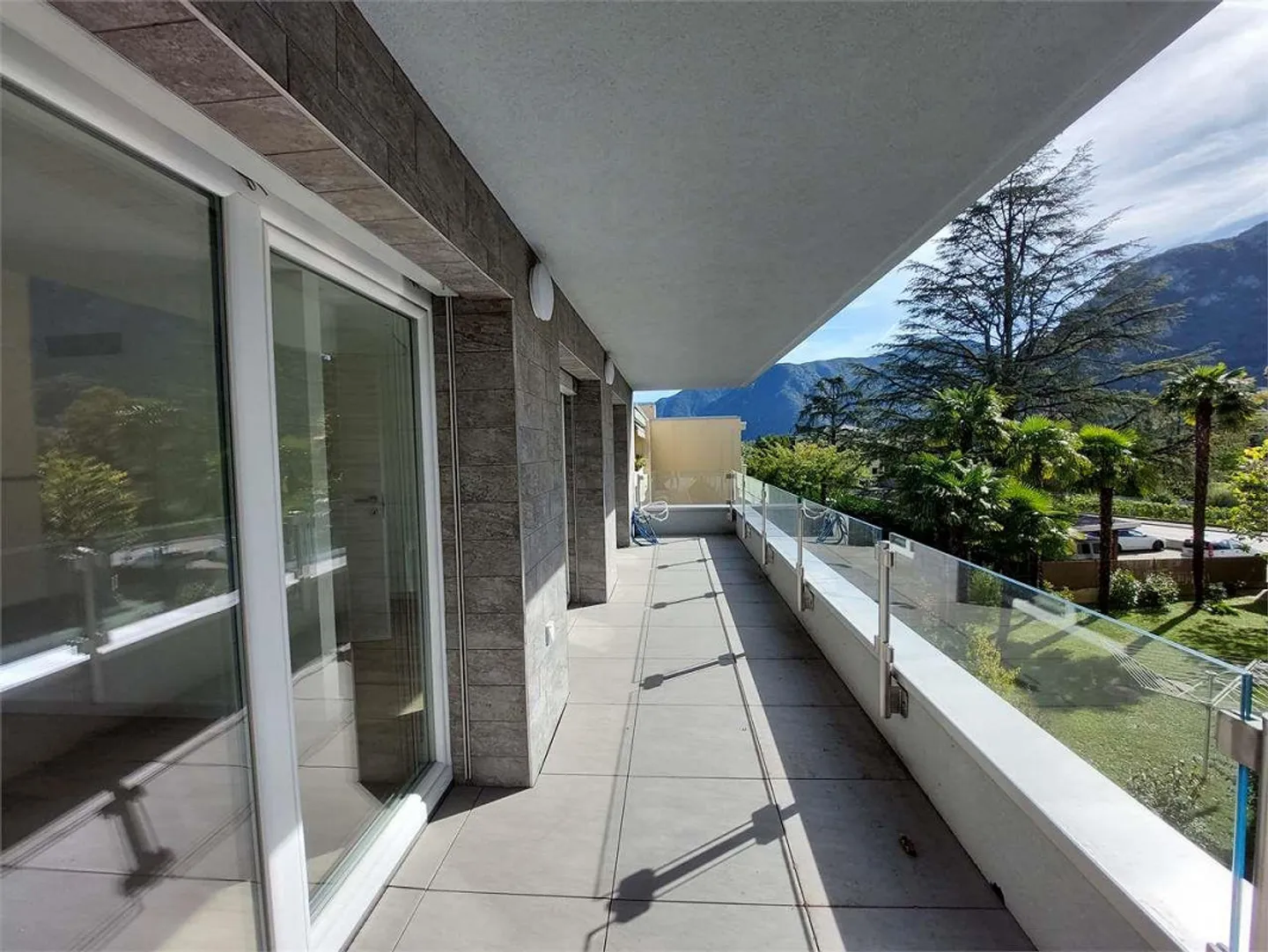 Ref. 2680_Gentilino, Duplex-Penthouse 3.5 Zimmer renoviert mit großen Terrassen - Foto 9 von 9