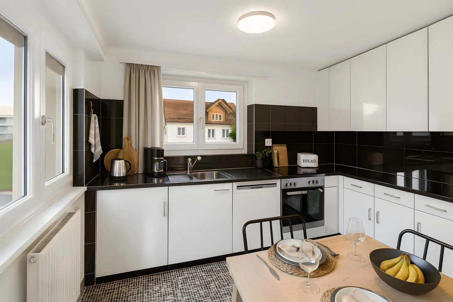 Courtételle - 3 hochwertige Zimmer mit Naturmarmor - Foto 4 von 5