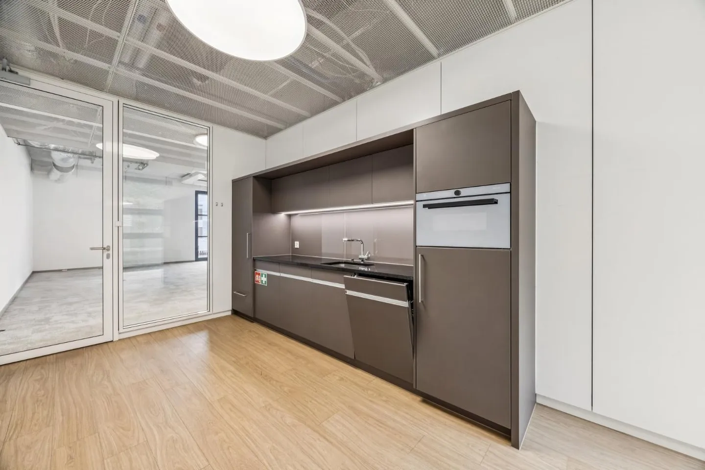 Spazio commerciale moderno in una posizione centrale - Foto 4 di 6