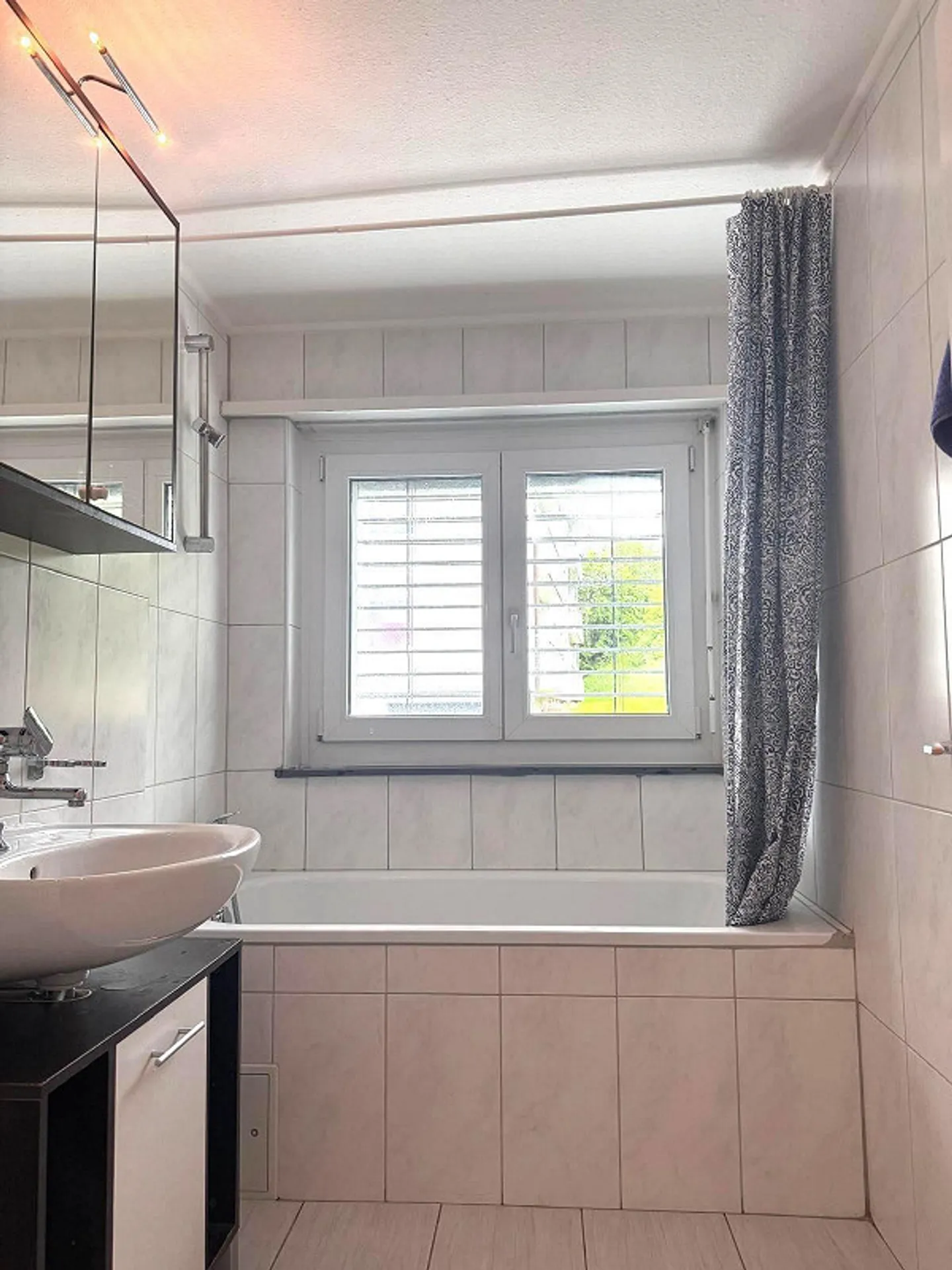 Charmante appartement de 4,5 pièces à Buehler avec balcon et parking - Photo 7 sur 9