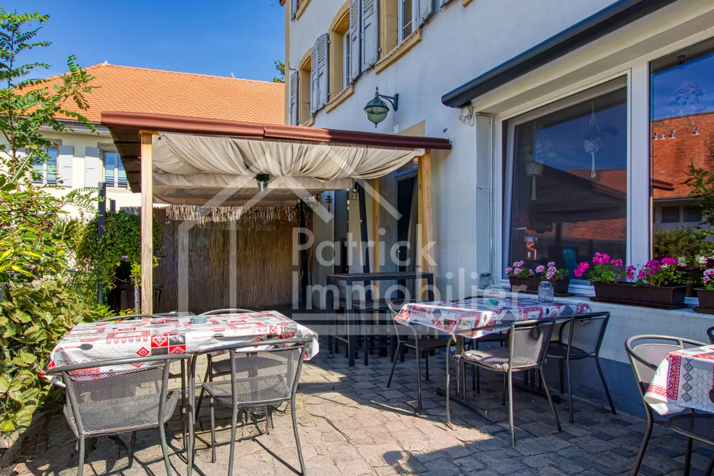 Edificio residenziale con caffè ristorante Rendimento lordo 4,89% - Foto 4 di 15