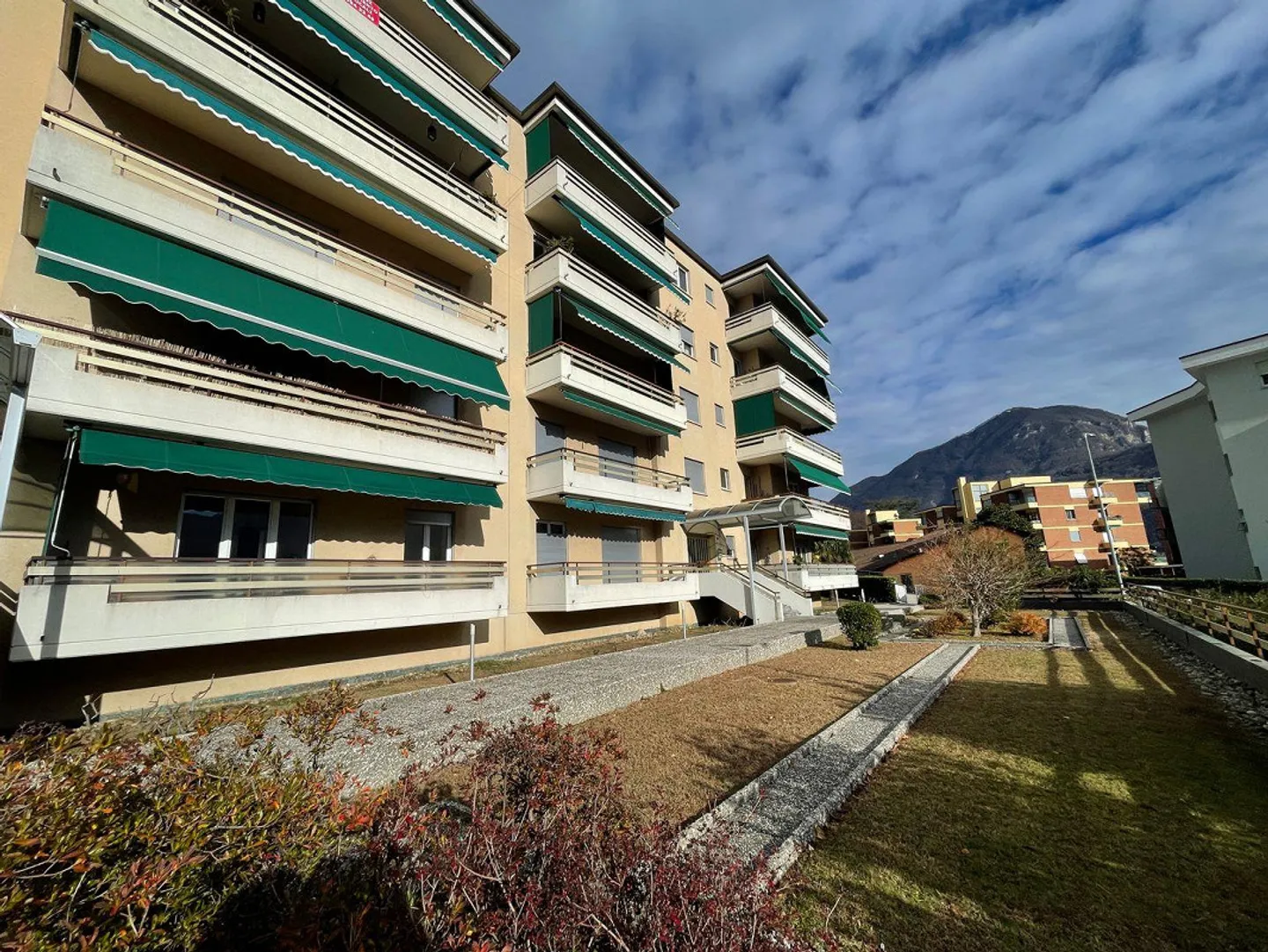 Appartamento attraente di 2½ locali con magnifica vista sul lago - Foto 3 di 10