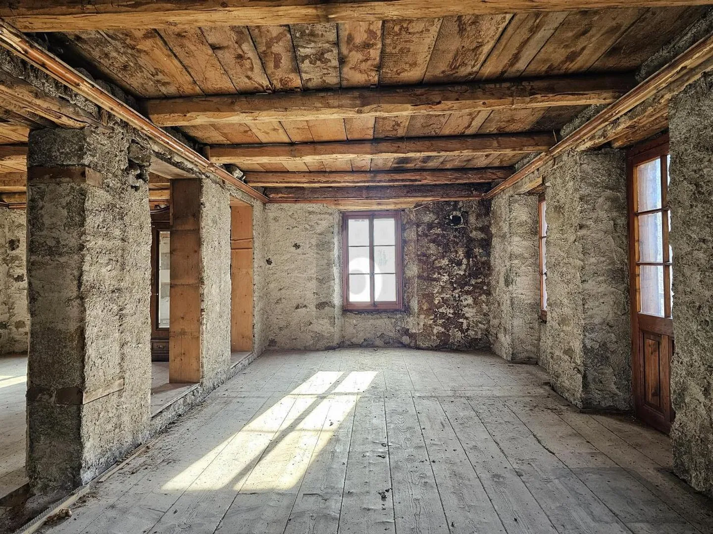 UN FORT POTENTIEL DE RÉNOVATION - Photo 5 sur 6