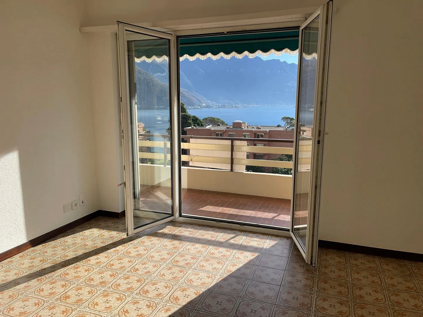 Appartamento attraente di 2½ locali con magnifica vista sul lago - Foto 9 di 10