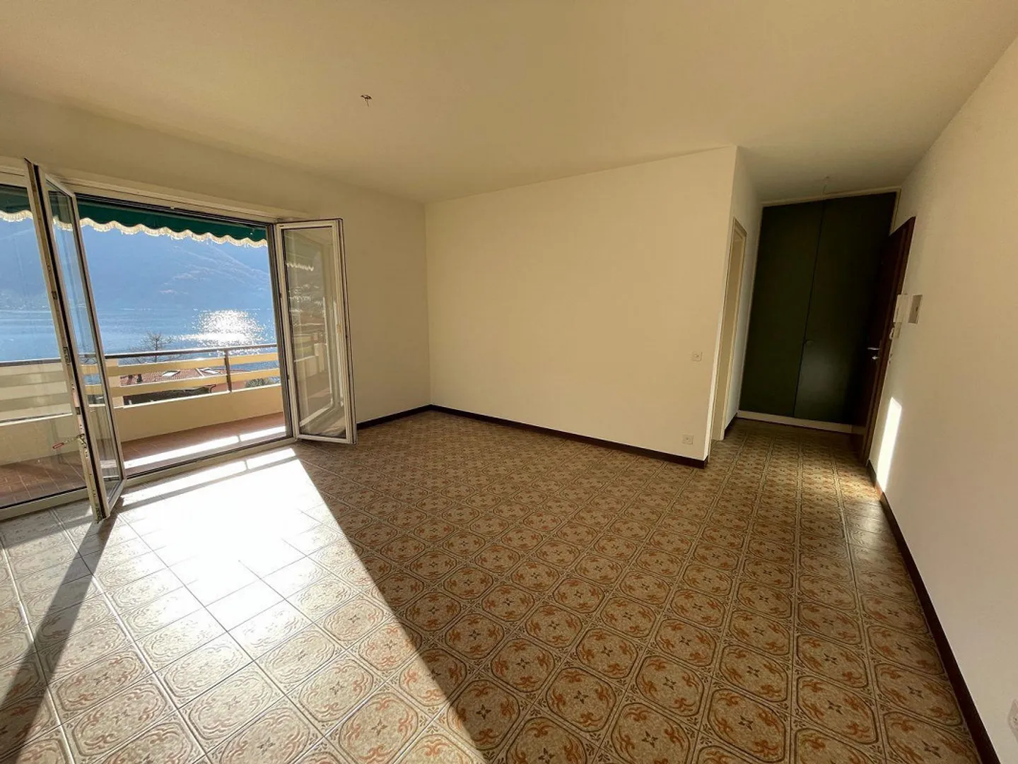 Appartamento attraente di 2½ locali con magnifica vista sul lago - Foto 7 di 10