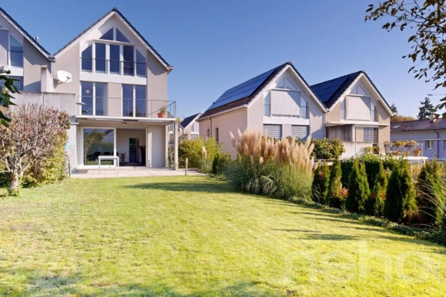 Maison moderne de 6,5 pièces dans un emplacement ensoleillé avec jardin facile d'entretien - Photo 1 sur 13