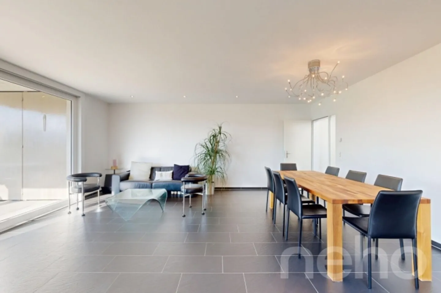 Maison moderne de 6,5 pièces dans un emplacement ensoleillé avec jardin facile d'entretien - Photo 2 sur 13