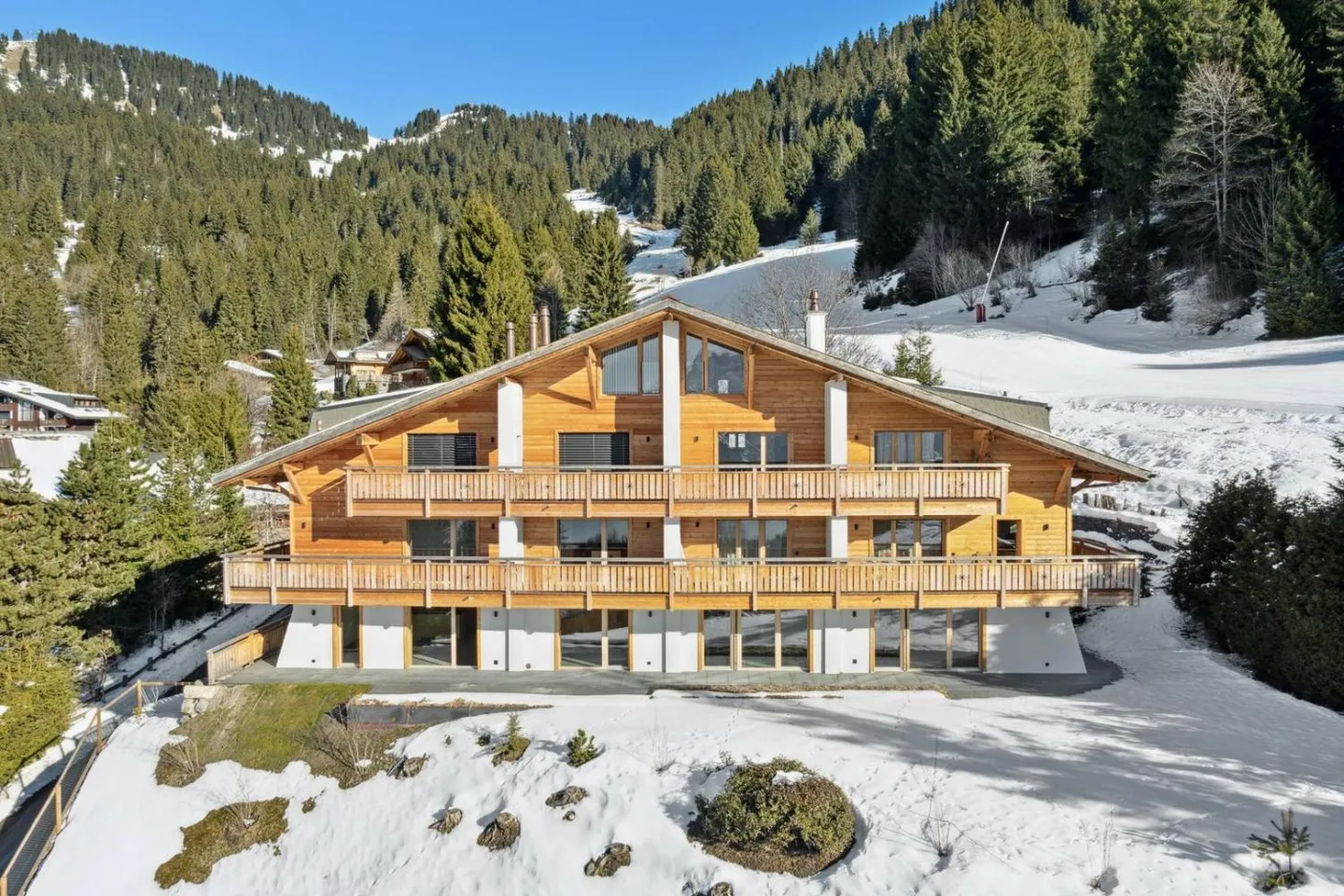 Duplex raro con giardino, ski-in & ski-out, vista mozzafiato! - Foto 1 di 13