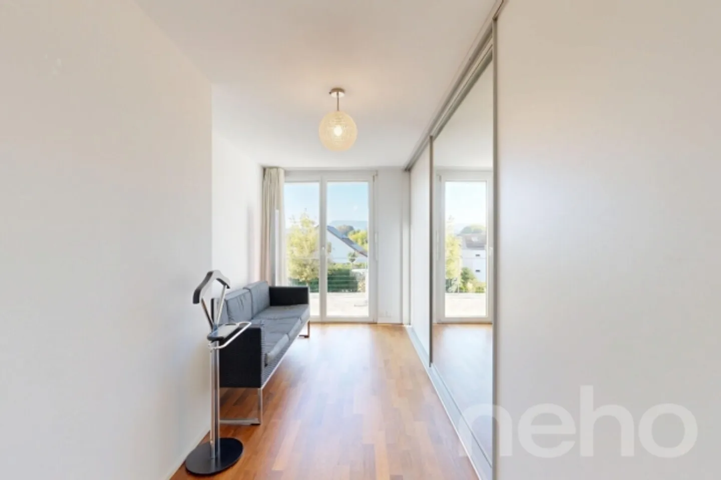 Maison moderne de 6,5 pièces dans un emplacement ensoleillé avec jardin facile d'entretien - Photo 7 sur 13