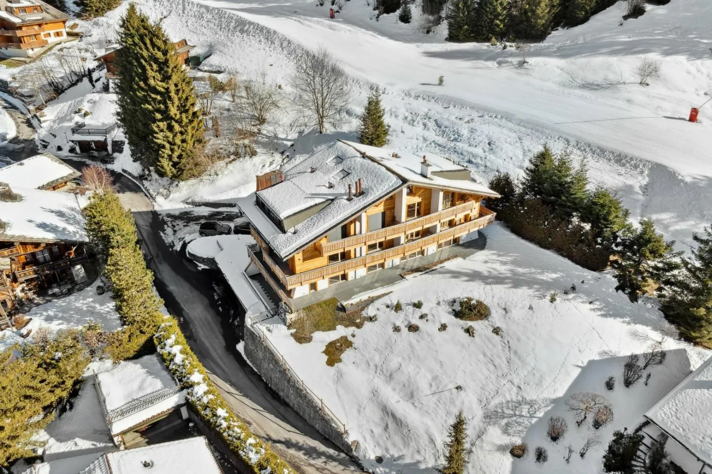 Duplex raro con giardino, ski-in & ski-out, vista mozzafiato! - Foto 2 di 13