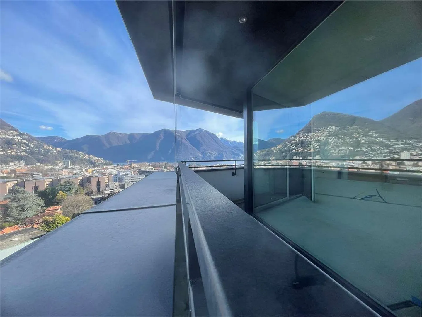 New penthouse with lake view in Lugano, central location - Photo 1 of 13