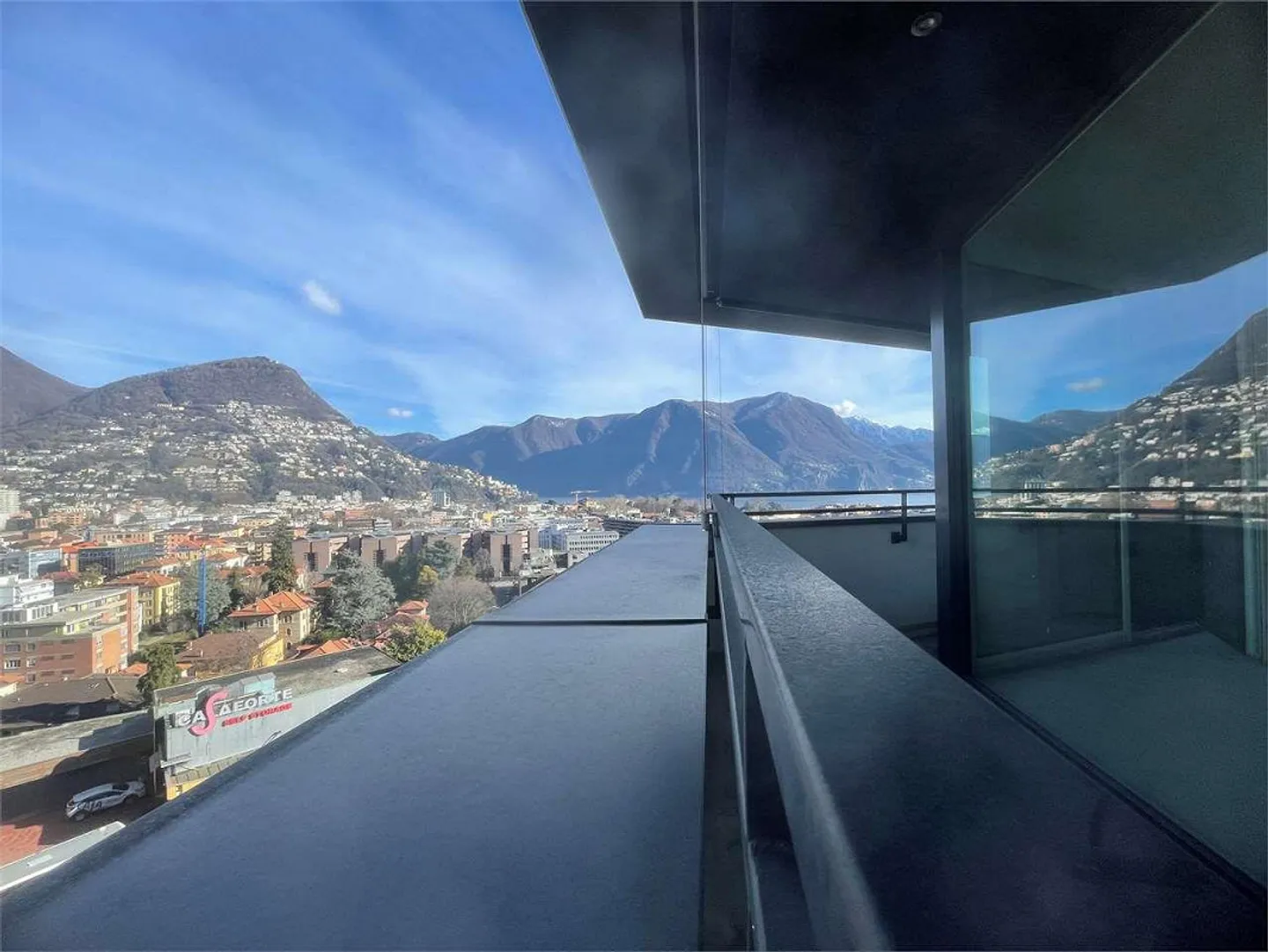 New penthouse with lake view in Lugano, central location - Photo 2 of 13
