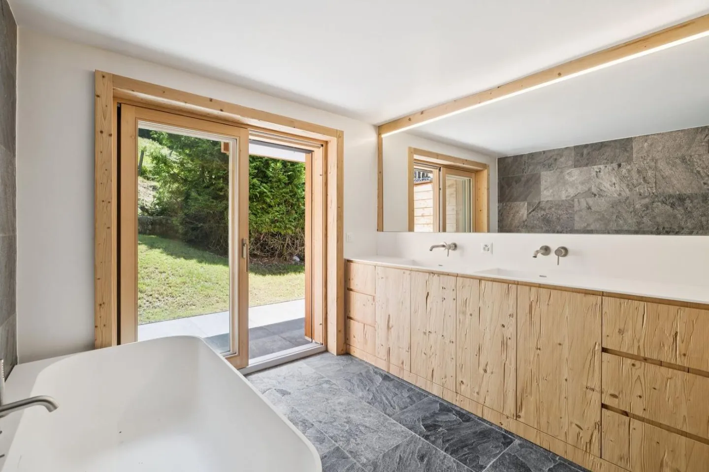 Duplex raro con giardino, ski-in & ski-out, vista mozzafiato! - Foto 12 di 13