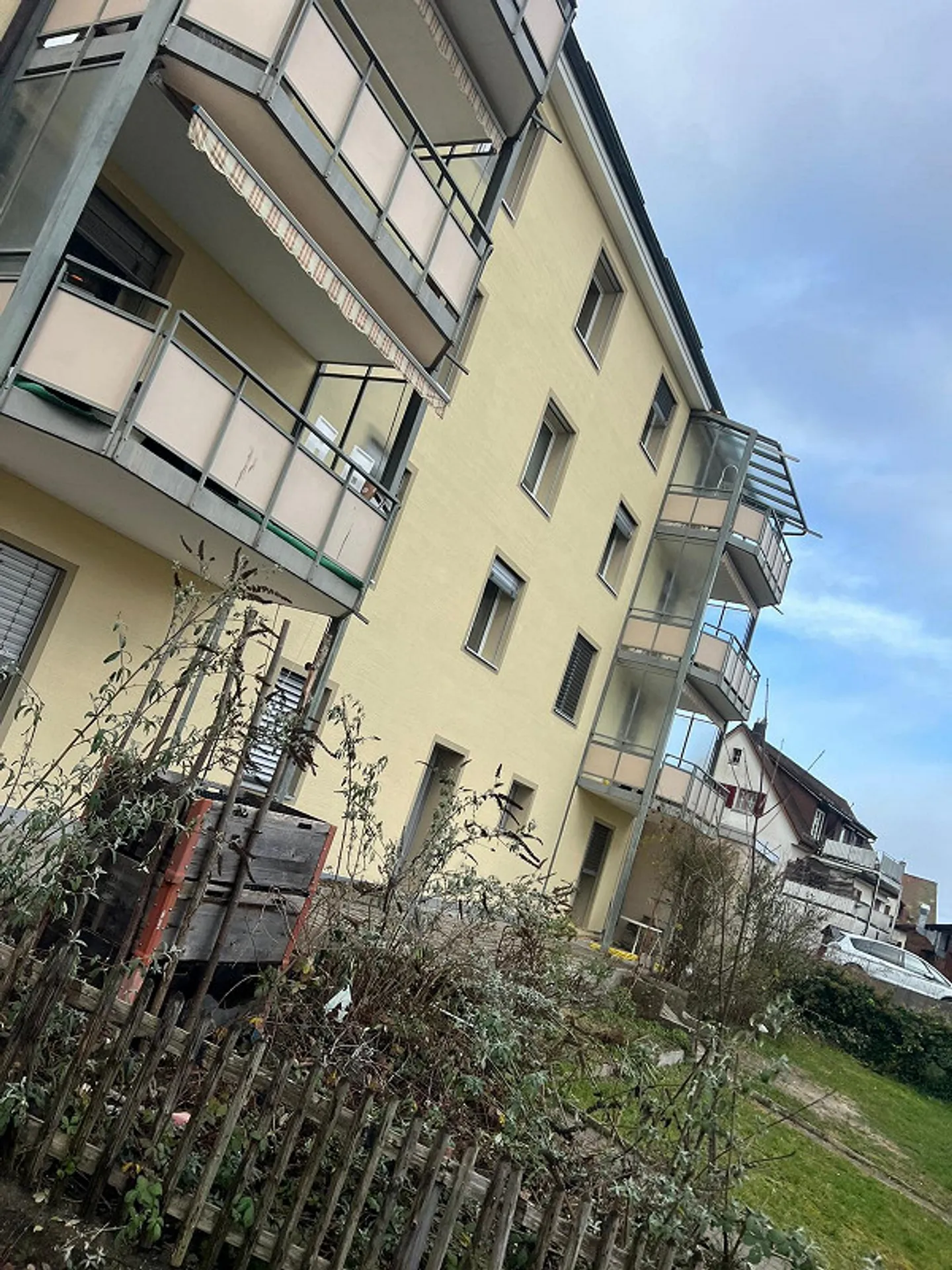 Bright 3-room apartment in a multi-family house with a large balcony - Photo 2 of 11