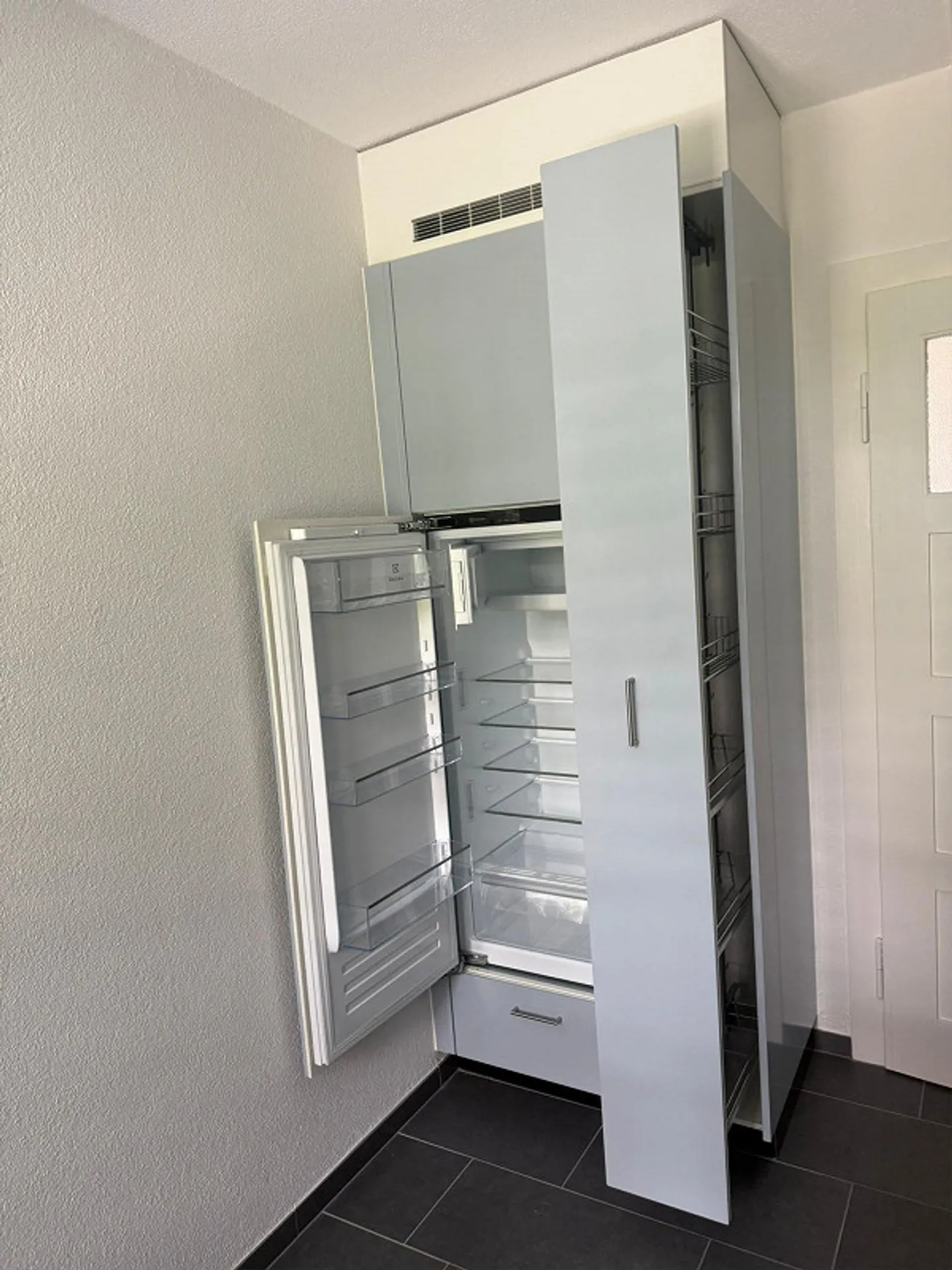 Bright 3-room apartment in a multi-family house with a large balcony - Photo 4 of 11