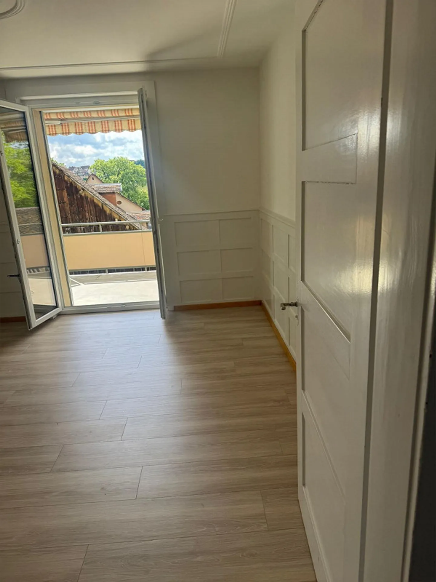 Bright 3-room apartment in a multi-family house with a large balcony - Photo 6 of 11