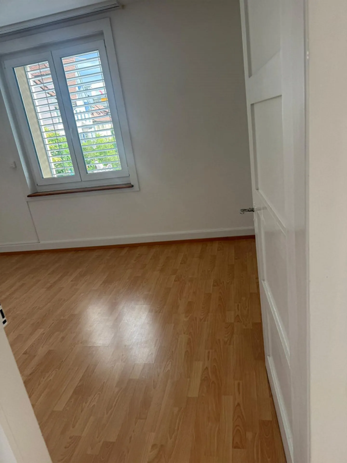 Bright 3-room apartment in a multi-family house with a large balcony - Photo 10 of 11
