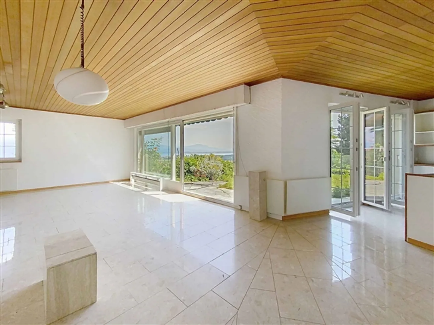 Bright Villa with Panoramic View – Bursins - Photo 9 of 12