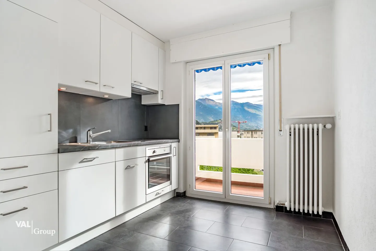 Charming and renovated, in the land of the sun - Photo 4 of 12