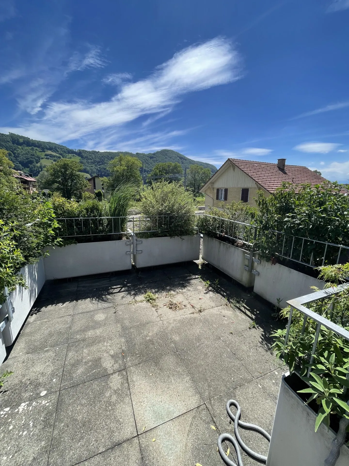 Sunny 3.5-room apartment with roof terrace - Photo 1 of 12