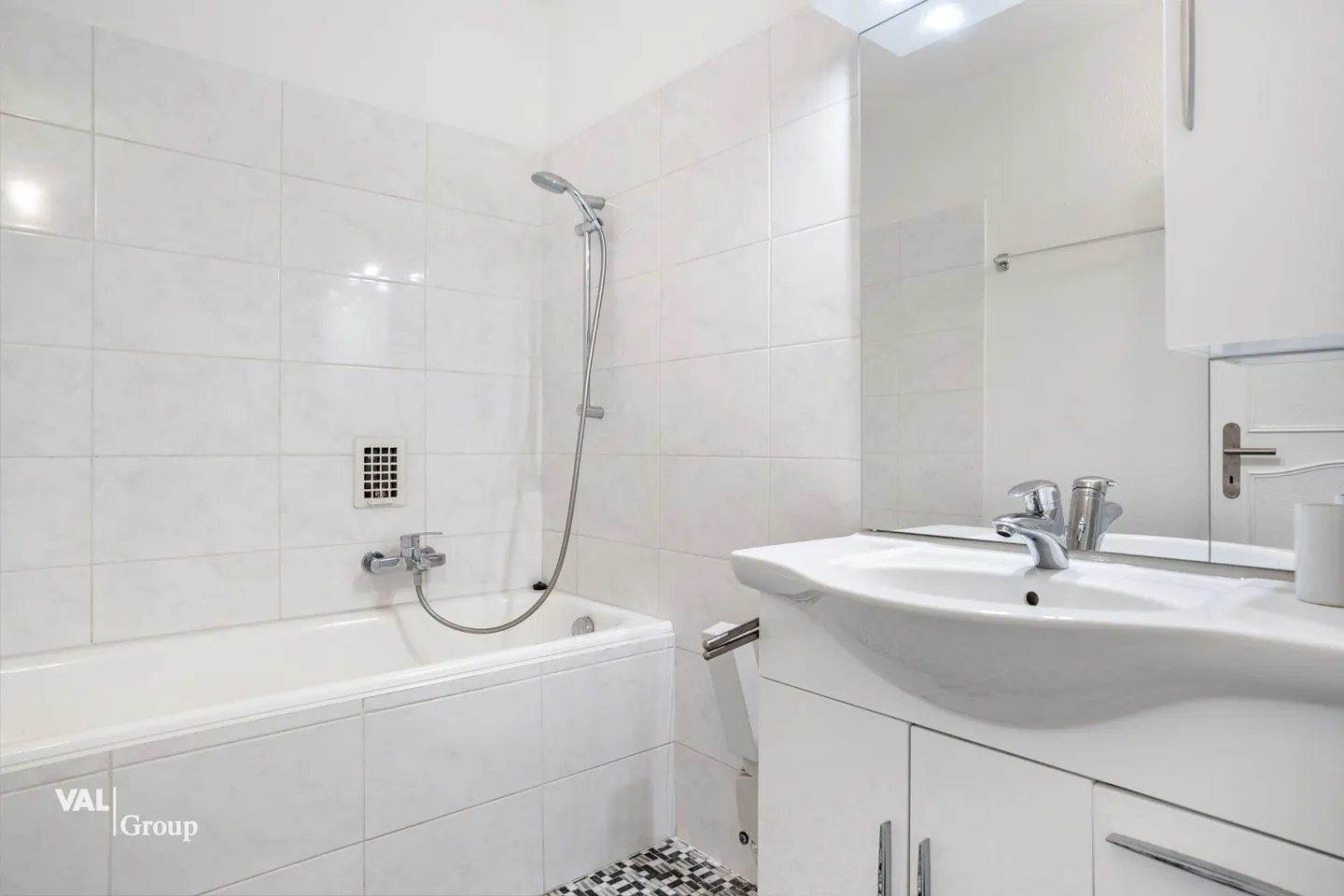 Charming and renovated, in the land of the sun - Photo 8 of 12