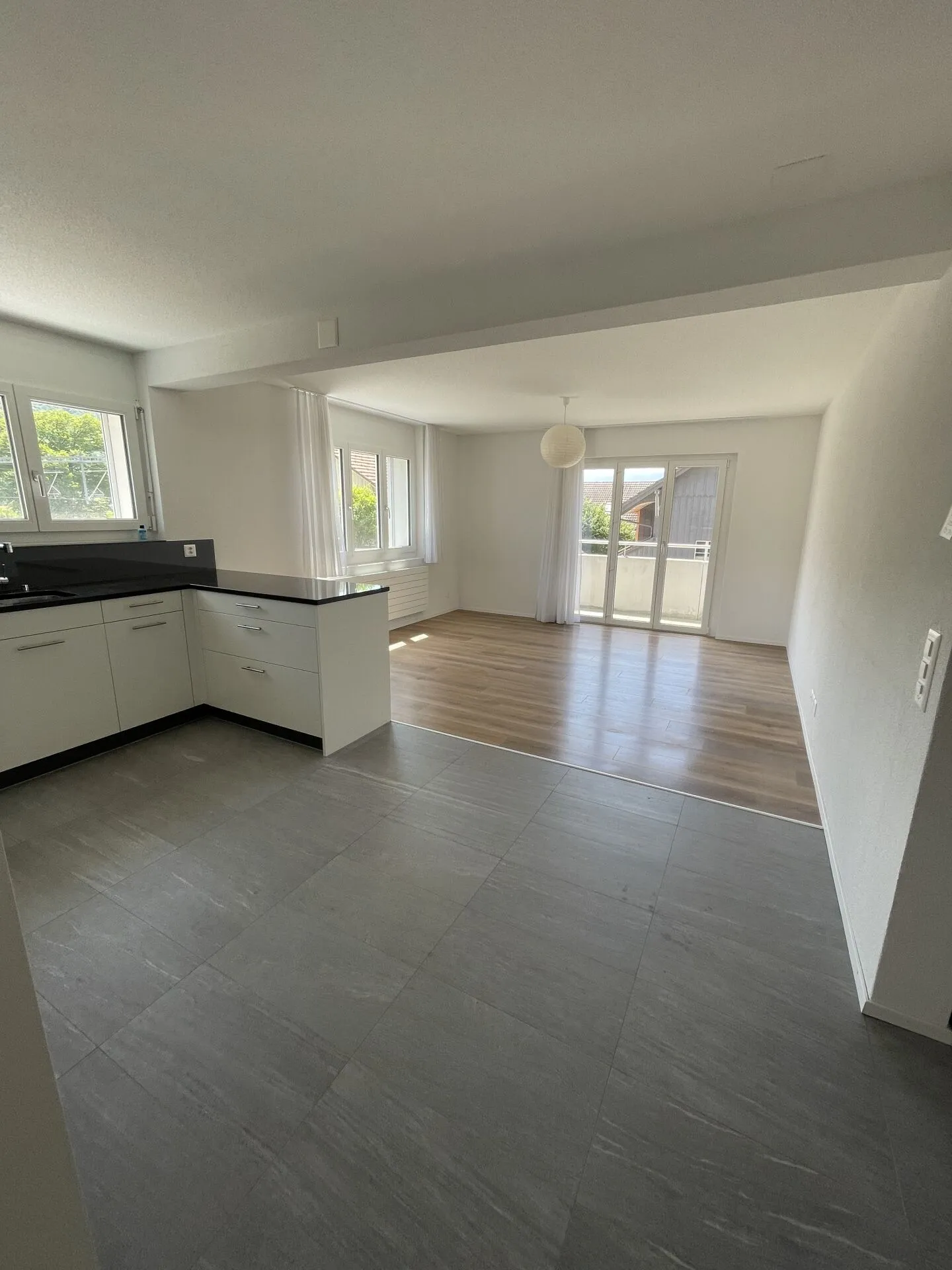 Sunny 3.5-room apartment with roof terrace - Photo 4 of 12